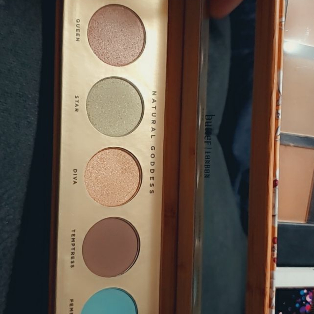 Makeup Bundle!๐๐
- Picture 3 of 6